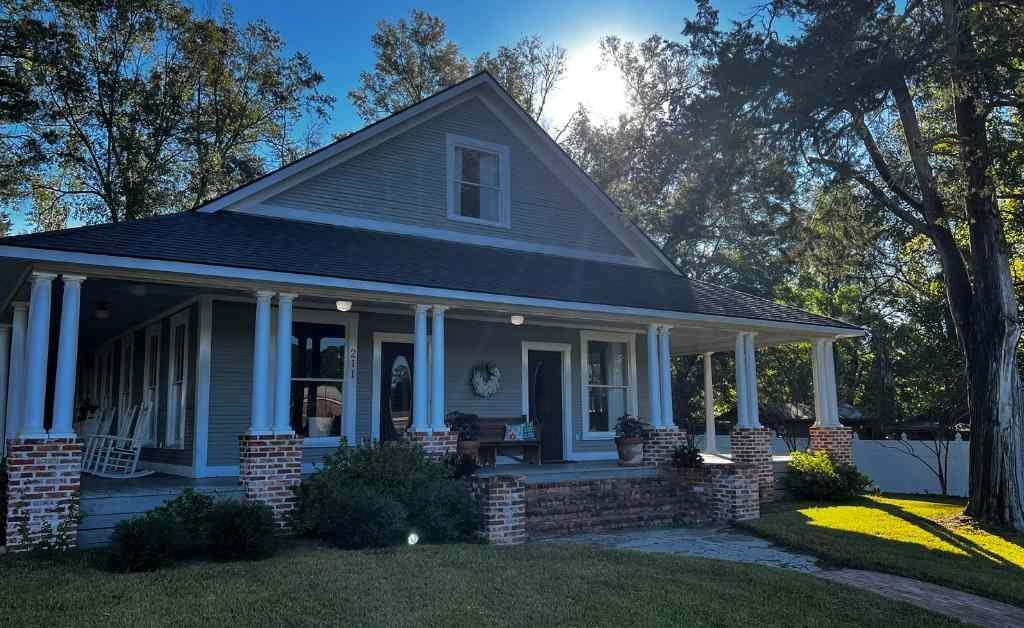 Front view of the Dover House in Florien, Louisiana, a restored 1920 historic home and living museum Airbnb with wraparound porch and original details