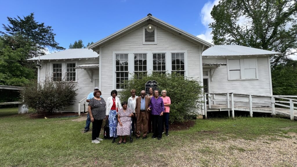  Former classmates gather at the Longstreet Rosenwald School for an LA64 interview with host Karen LeBlanc